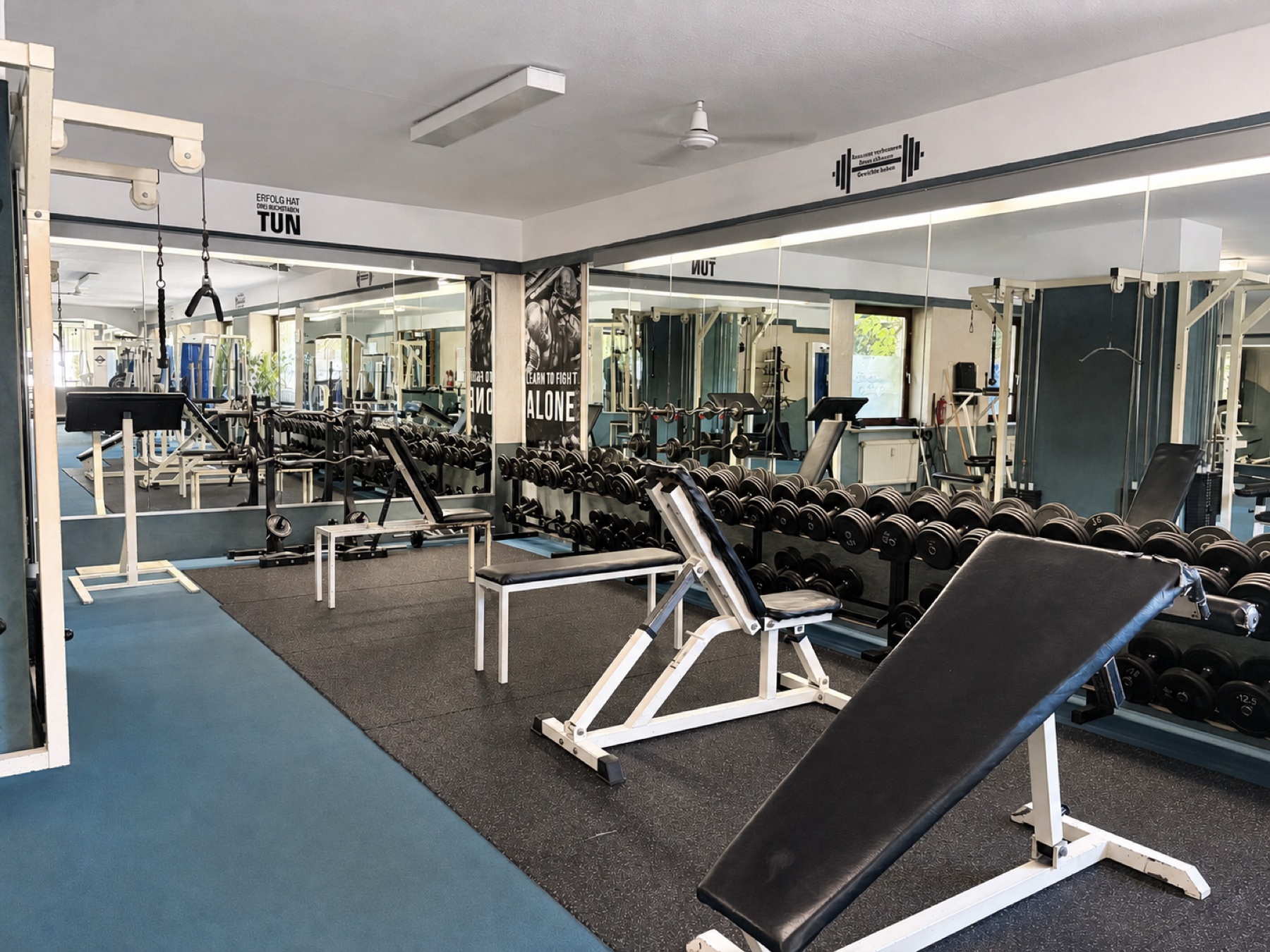 Freihantelbereich im Fitnessstudio Klinger